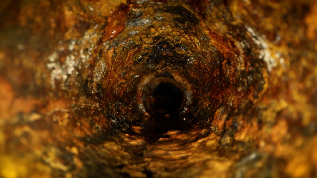 inside-cast-iron-sewer-line